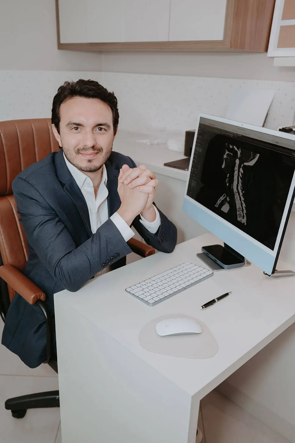 Foto do Dr. Fabrício Carneiro